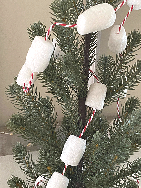 Make Marshmallow Garland for the Christmas Tree