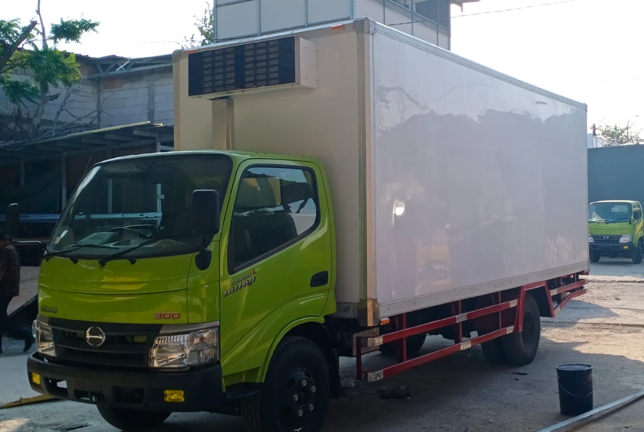 Harga Promo Mobil Box Pendingin Baru Hino Box Freezer 