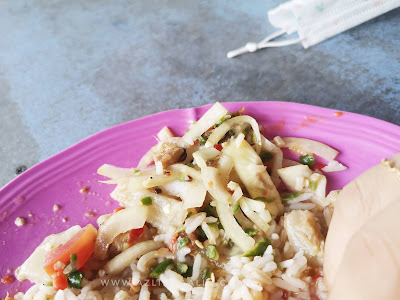 LUNCH DI KUALA PERLIS SEBELUM NAIK FERI KE LANGKAWI LUNCH DI KUALA PERLIS SEBELUM NAIK FERI KE LANGKAWI