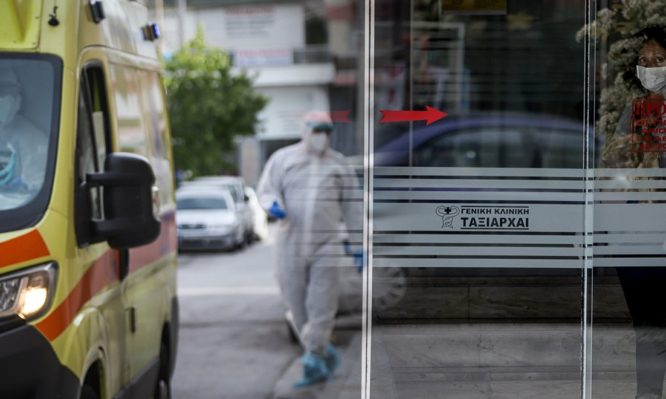 Κλινική Ταξιάρχαι: Ασθενής έκανε τρεις αιμοκαθάρσεις με πυρετό μέσα στη Μεγάλη Εβδομάδα και δεν το κατάλαβε κανείς