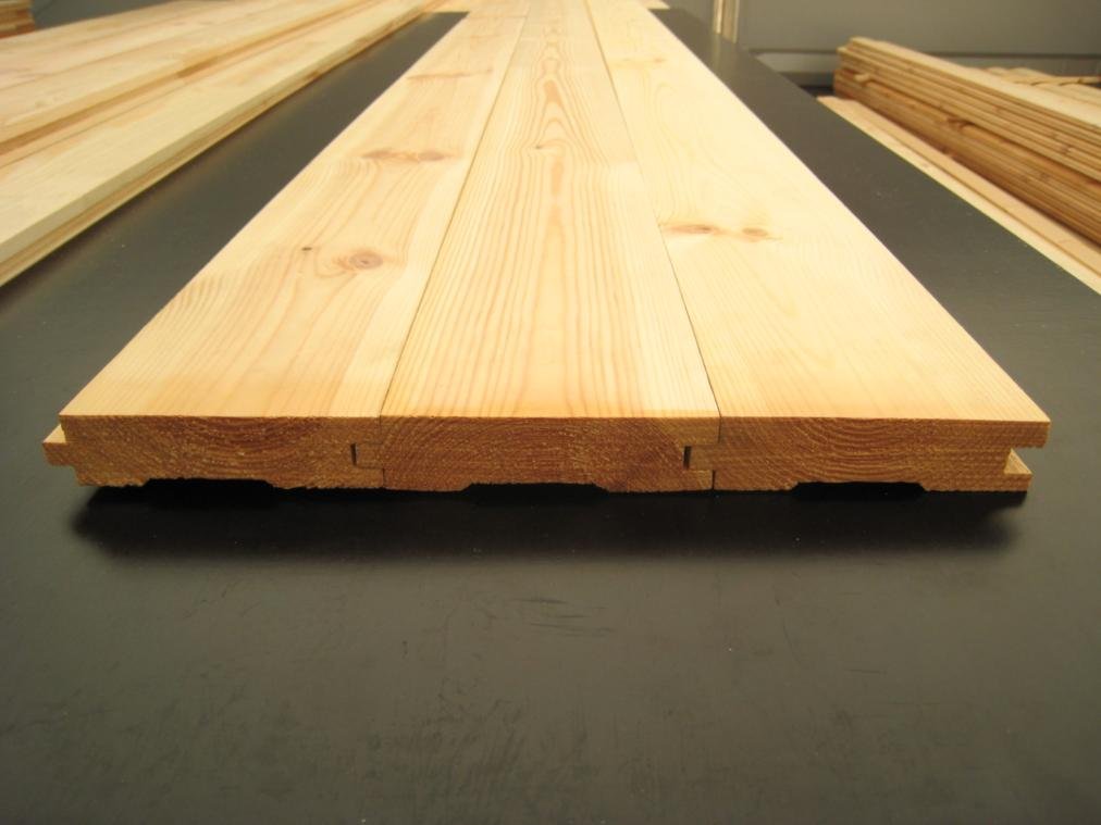 Монтаж пола из сосны.