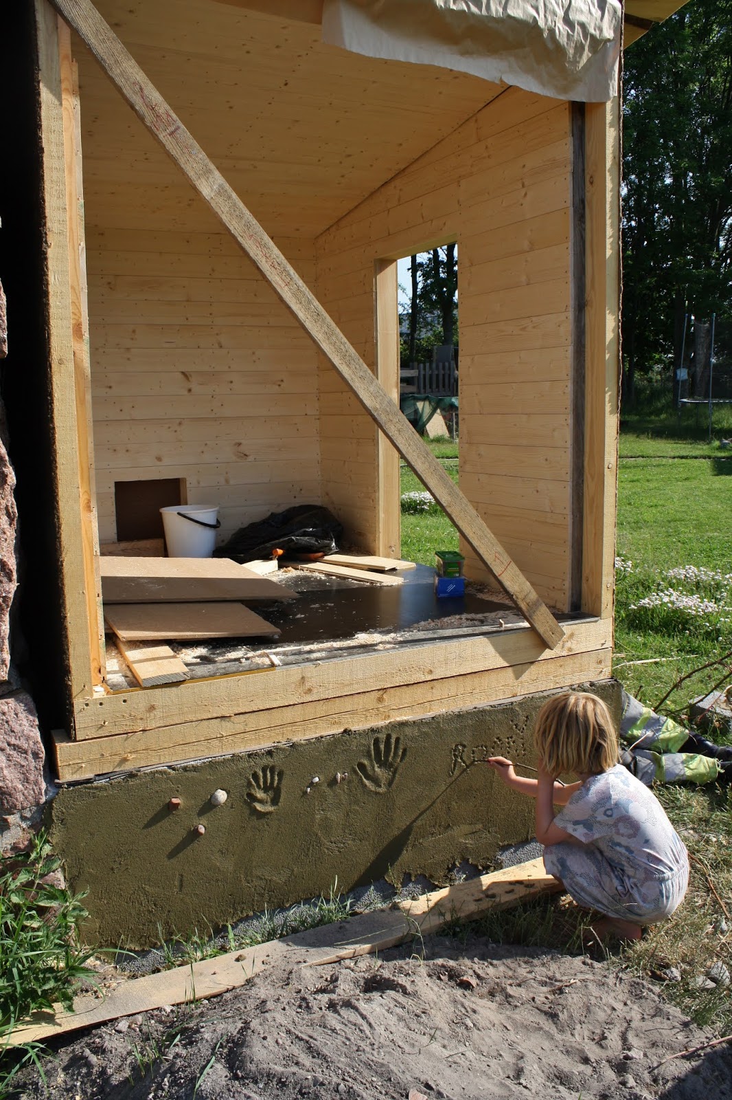 Nybonds' people June Midsommar + Chicken house