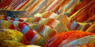  جبال دانكسيا أو ما يعرف بجبال قوس قزح .