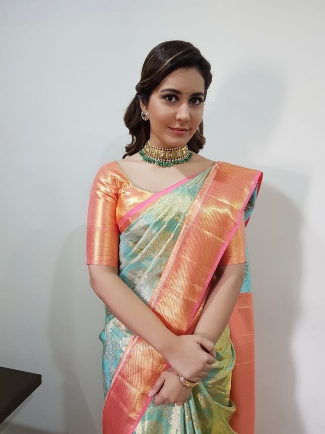 Raashi Khanna at Kalyanalakshmi Shopping Mall inauguration