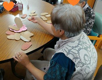 熊谷市の介護施設 はなぶさ苑のブログ 東部デイサービスセンター 日替わりレク 焼肉奉行ゲーム