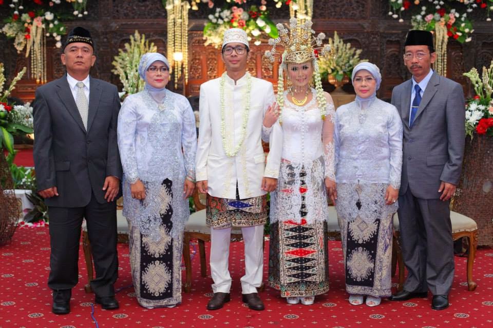 pakaian keluarga pengantin