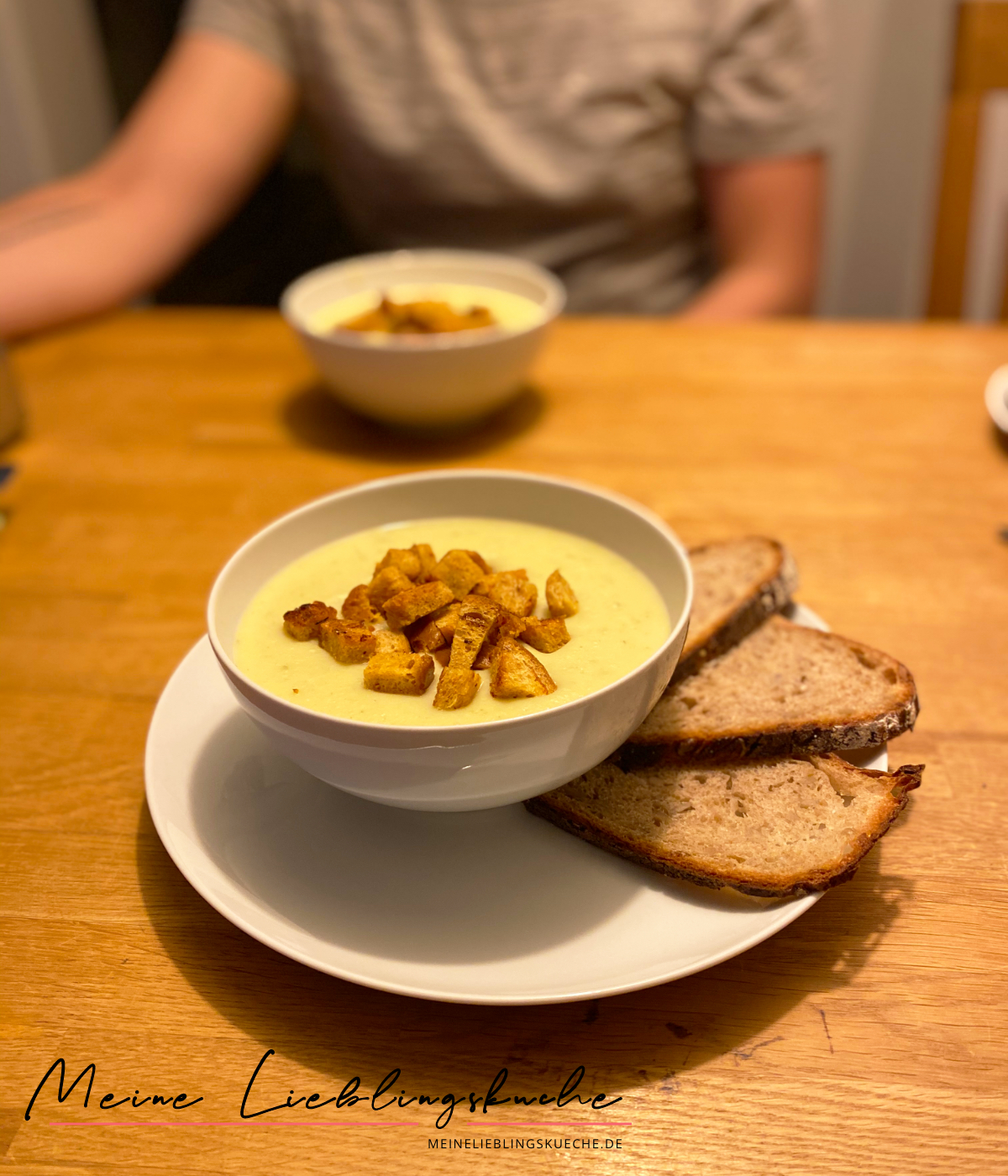Sellerie-Kartoffel-Suppe mit Petersilie-Croûtons