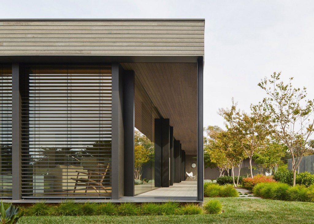 DZnho: INARC, sob direção de Reno Rizzo e Christopher Hansson.