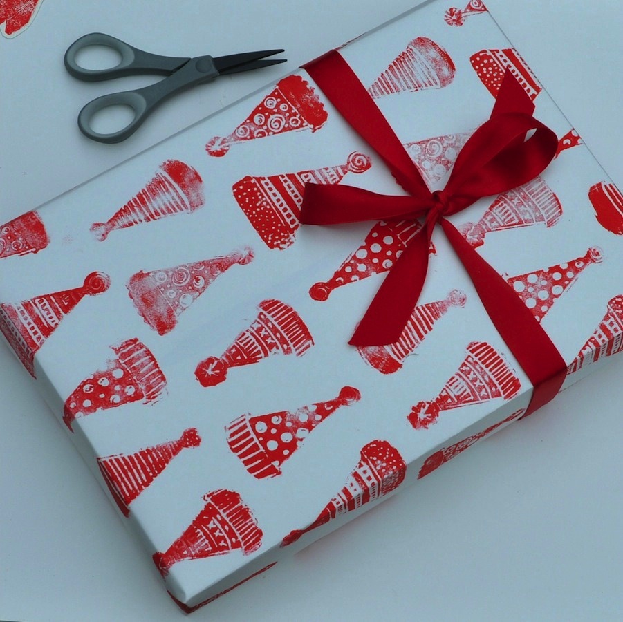 Art with Kids Make Christmas Wrapping Paper