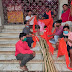 अयोध्या में राम मंदिर के भूमि पूजन के अवसर पर मधेपुरा में लगाया जा रहा है झंडा 
