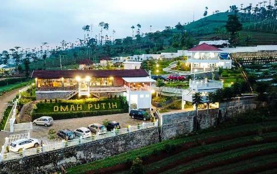 Wisata Kuliner Omah Putih Café Jadi Tempat Favorit