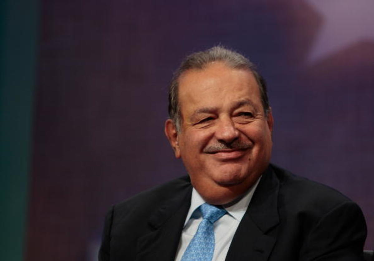 Magnate Carlos Slim es el máximo accionista del Oviedo del fútbol español