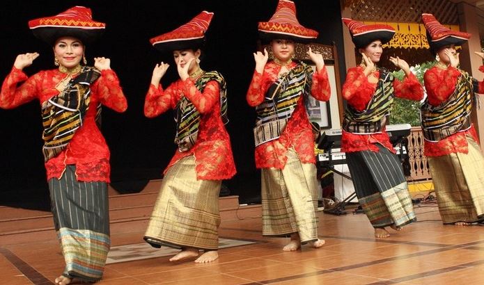 16+ Tarian dan kebiasaan betawi ideas