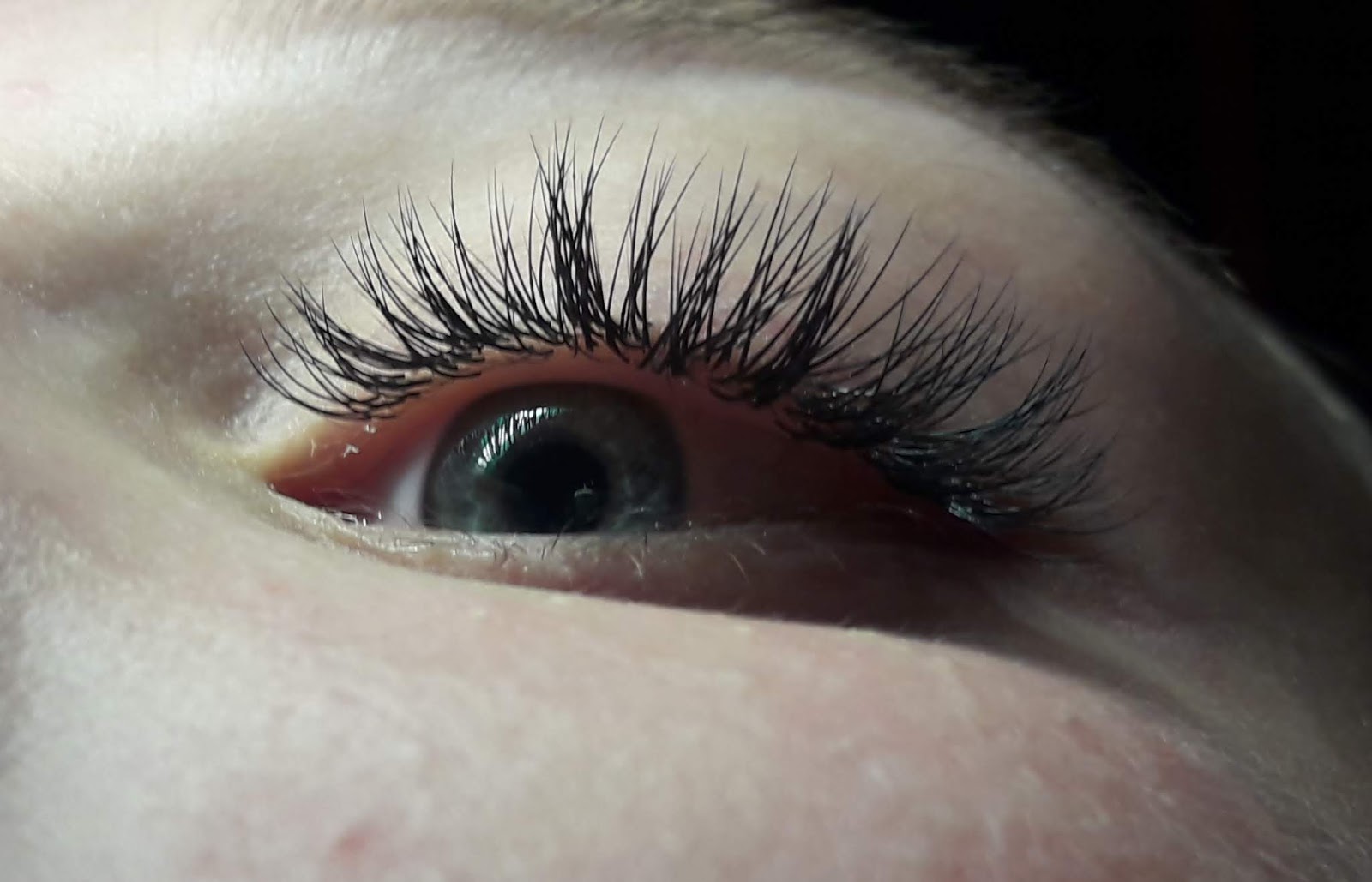 Lashmaker How to glue tape eyelashes step by step tips and instructions