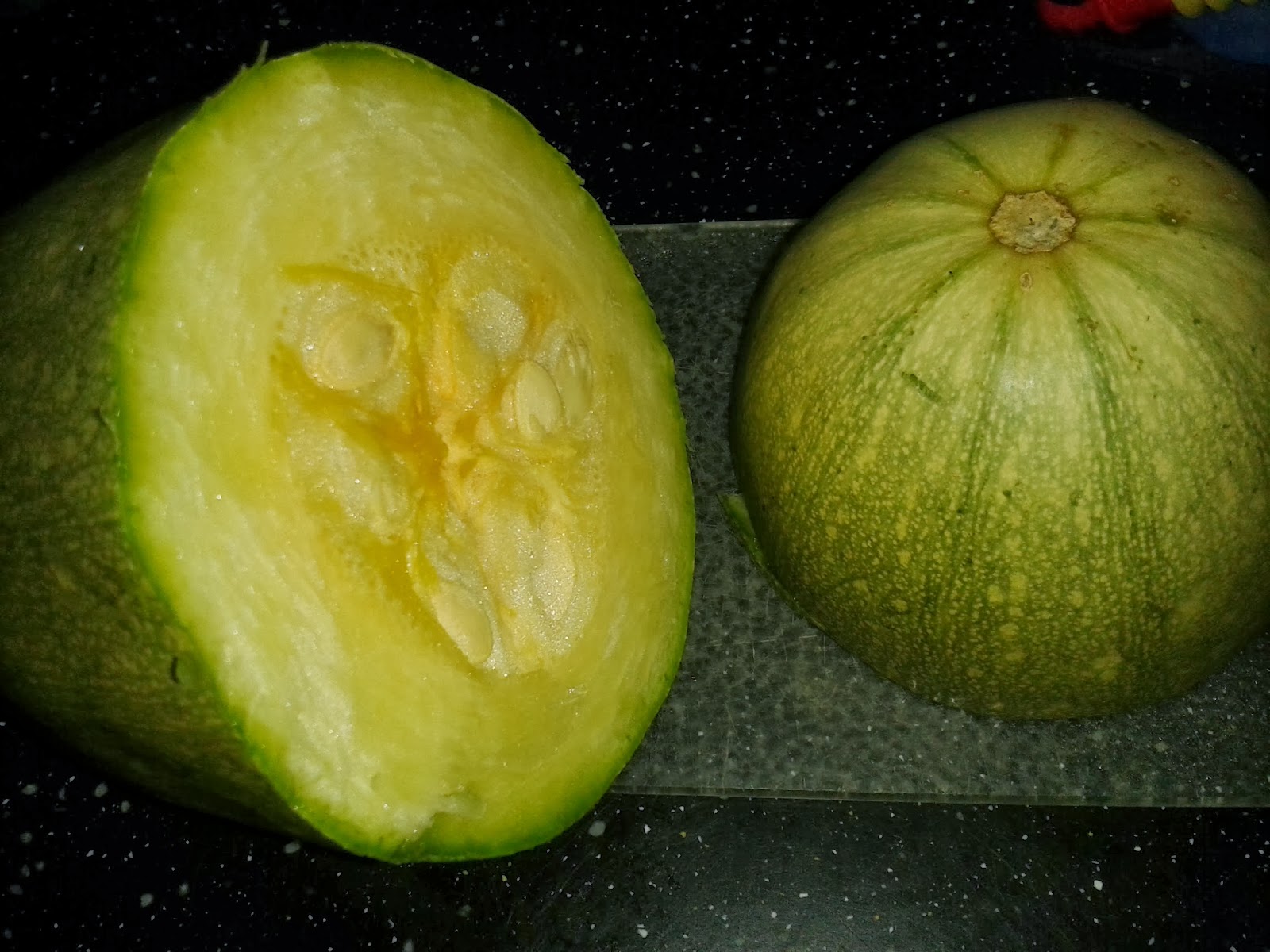 How to tell if spaghetti squash is ripe & and can you eat a green one?