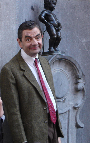 379px-Rowan_Atkinson_and_Manneken_Pis.jpg