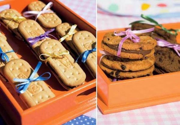 Sanduíches doces com biscoito recheado com chocolate