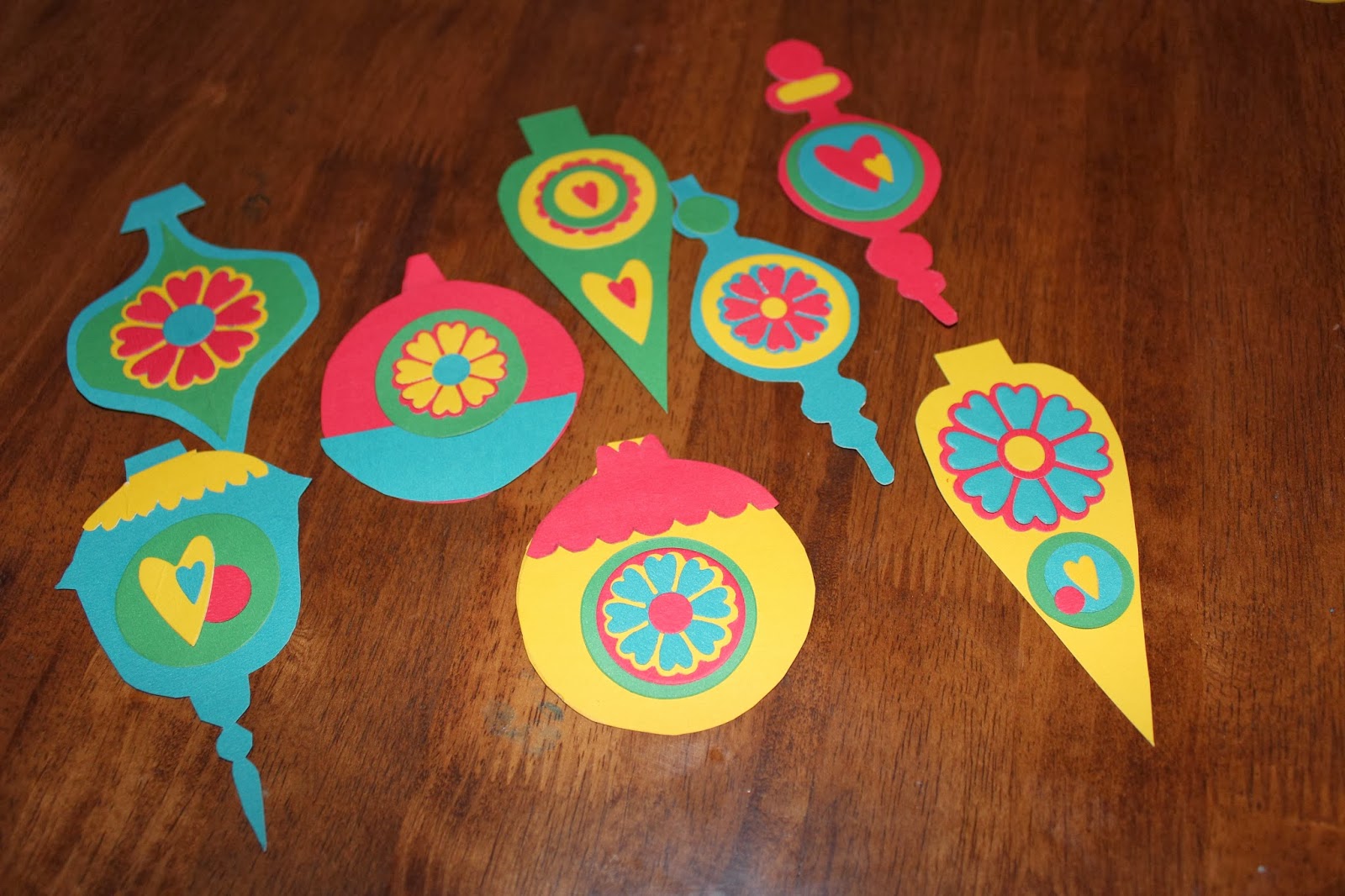 Katielovescrafts: Paper Baubles