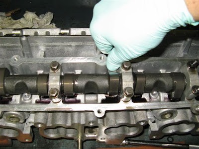 Check Camshaft clearance valves shims