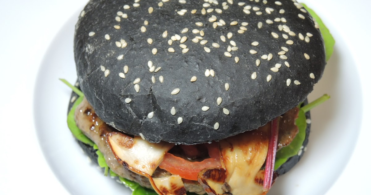 Schwarzer Rehburger mit Steinpilz und Kornelkirsch-Ketchup