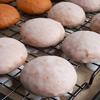 http://www.bakingsecrets.lt/2016/12/meduoliai-video-gingerbread-cookies.html