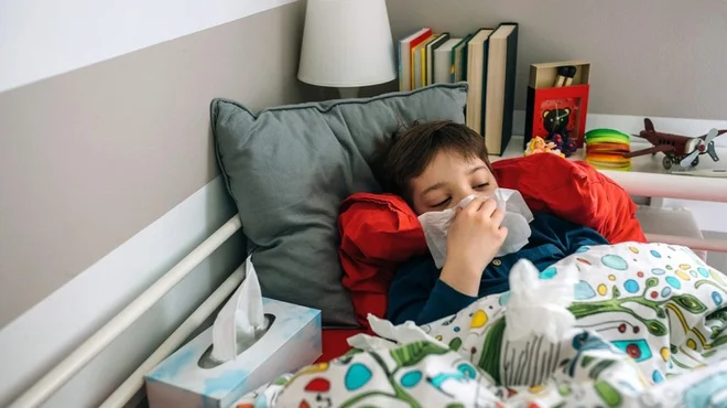 Mùa cúm sắp tới ở Mỹ sẽ như 'súng hai nòng' vì Covid-19