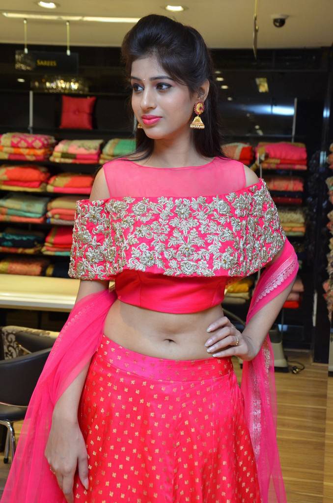 Telugu Girl Naziya Khan Navel Pics In Red Dress