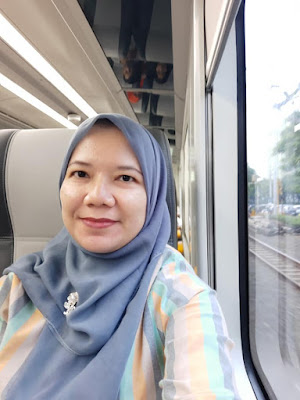 pengalaman pertamaku naik kereta bandara railink soekarno hatta seorang diri nurul sufitri travel lifestyle blogger review fasilitas transportasi