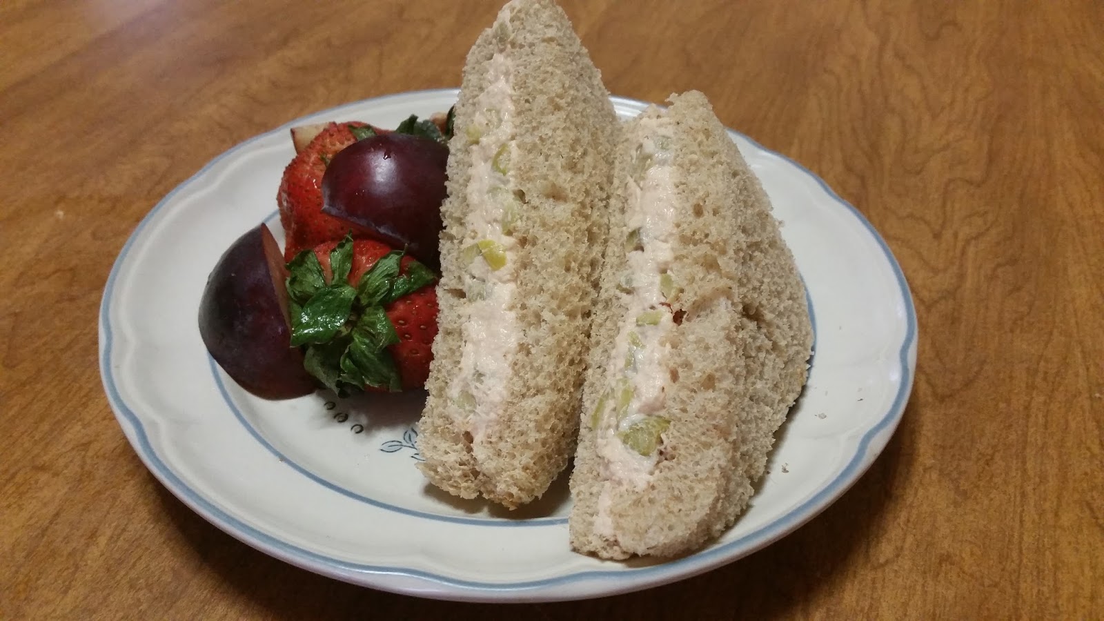 Deliciously Sweet and Savory Tuna with Cream Cheese Spread