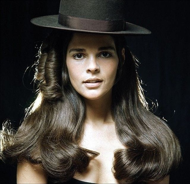 40 Beautiful Portrait Photos of Ali MacGraw in the 1960s and Early '70...