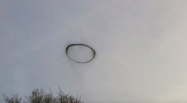 Black-Smoke-Ring-opens-up-above-Warwick-Castle-and-is-immediately-photographed-and-filmed.