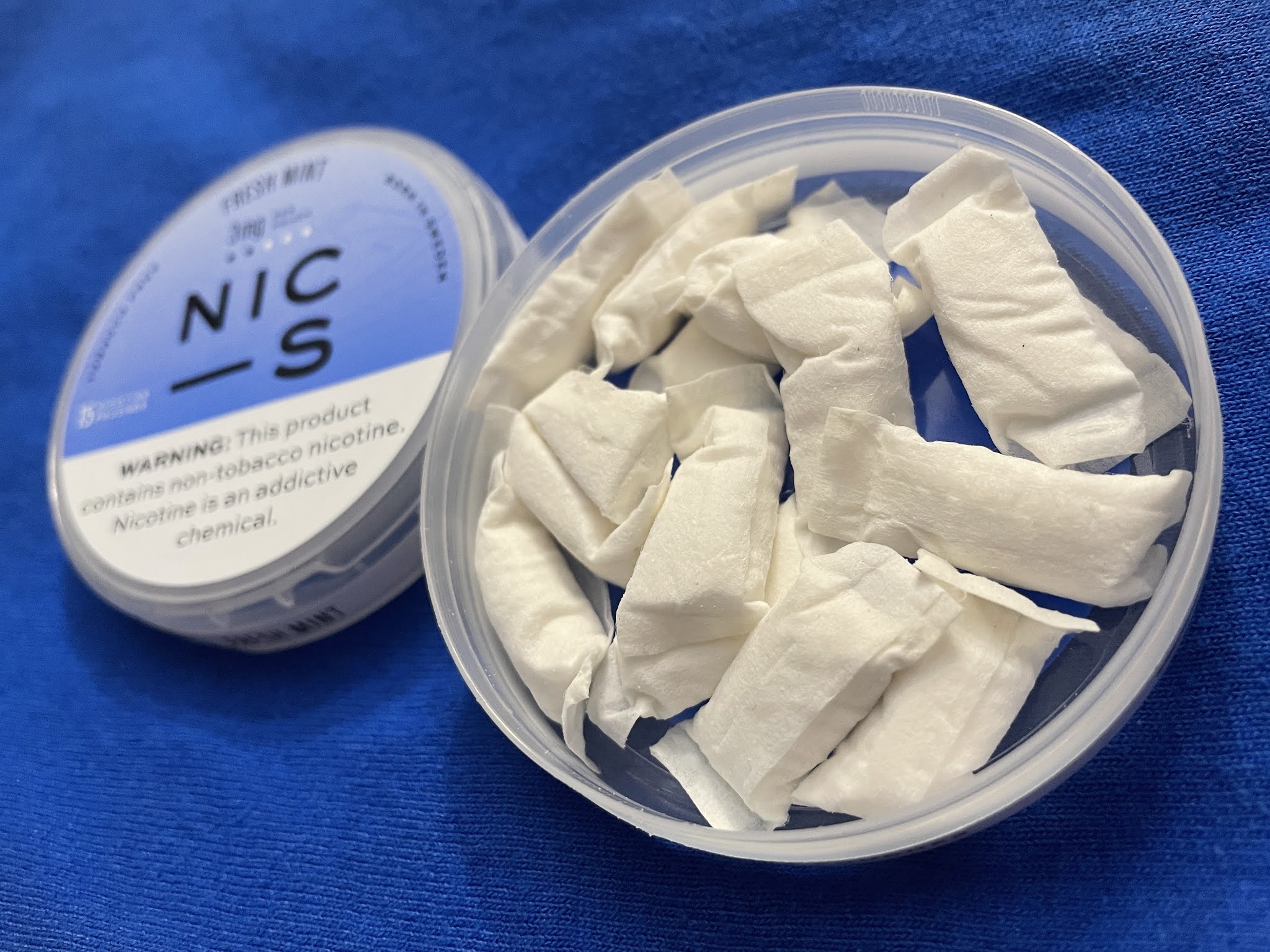 NICS Nicotine Pouches Fresh Mint Review. 25 May 2021.