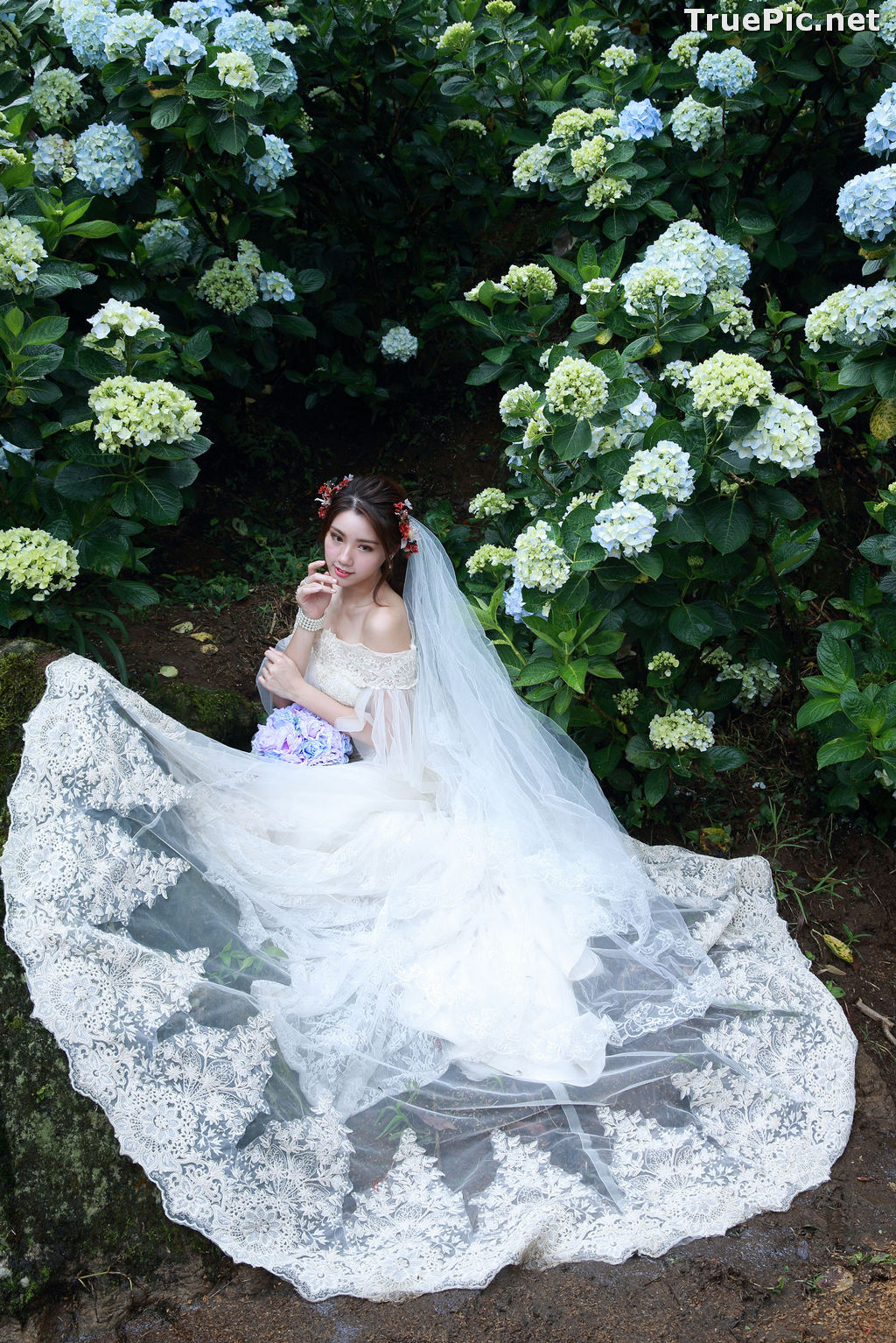 Image Taiwanese Model - 張倫甄 - Beautiful Bride and Hydrangea Flowers - TruePic.net - Picture-42