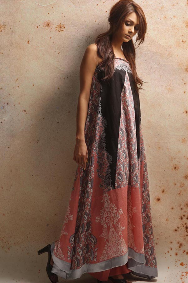 Hot Bollywood Fashion Dresses: Lakhani Komal Collection