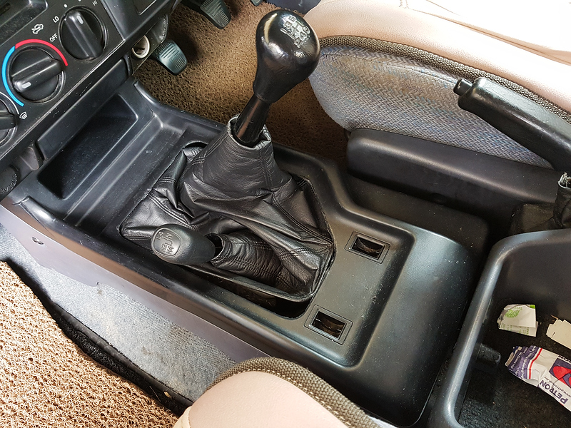 MCWK on DIY fixing the Gear Shift Boot Cover on my Toyota