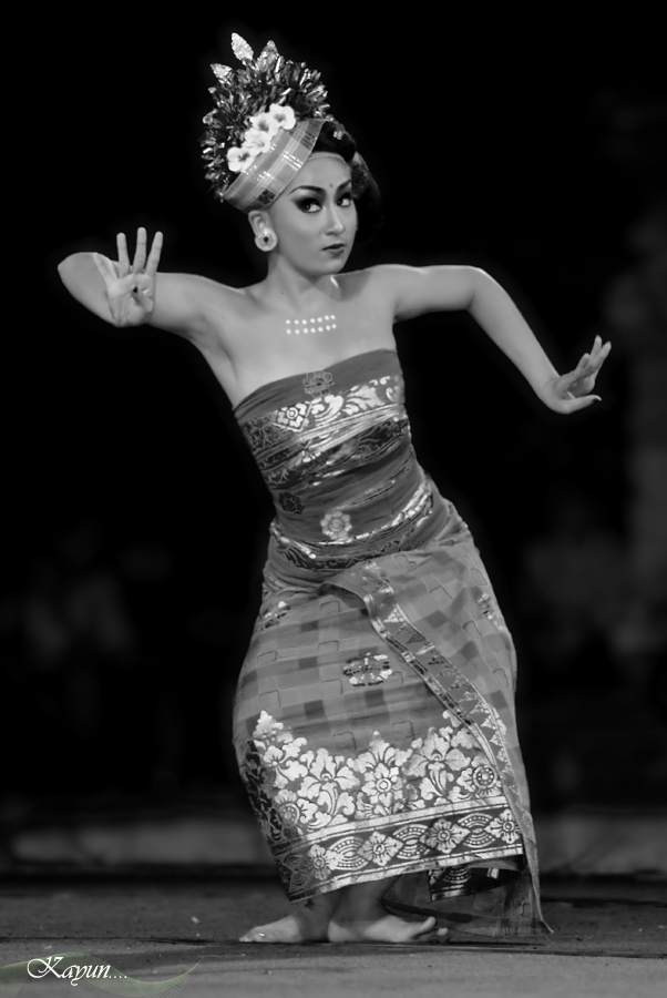 dunia hitam putih: Tari Bali
