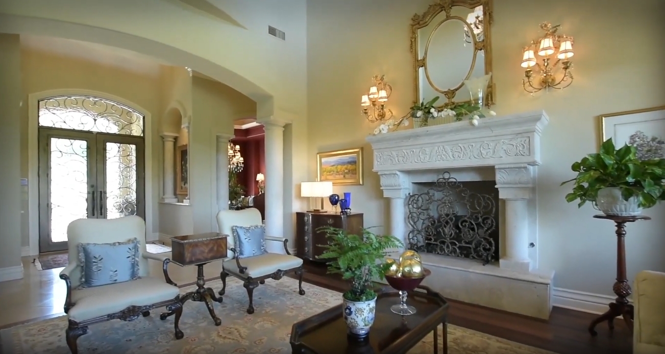 17 Photos vs. Prestigious Barton Creek Home Interior Design Tour