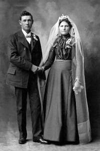 bride mail order west old vintage brides groom holding portrait hands 1800 wedding foto spouse ehow nightmares 1800s history american