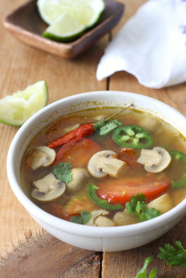 Thai hot & sour soup recipe by SeasonWithSpice.com