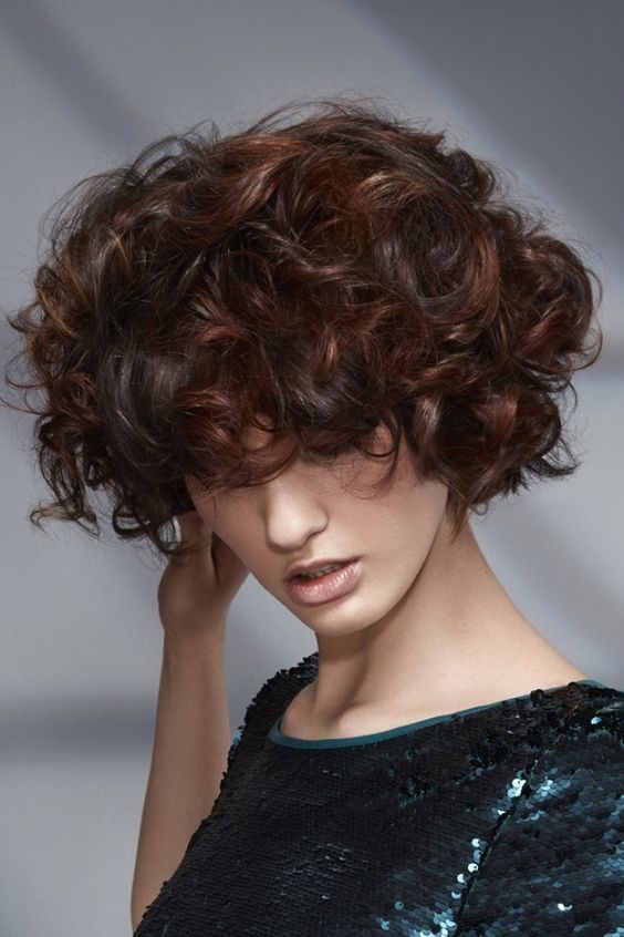 Pelo corto con rizos Verano 2020
