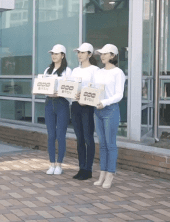 KBS MBC SBS 공동출구조사 홍보하는 여자 아나운서들.GIF