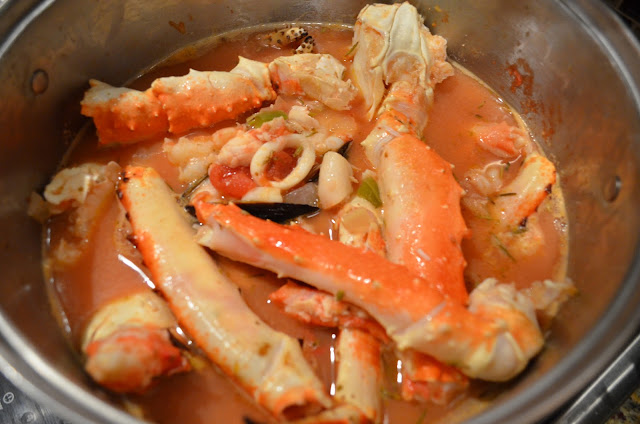 Cioppino-Italian-Fishermans-Stew-Firm-Fish-Calamari-Mussels-Clams-Crab.jpg
