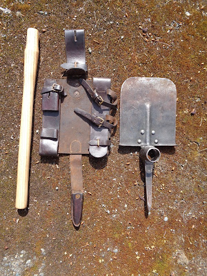 Four Bees: Portuguese Entrenching Tool, Model 1909, Model 1911 ...