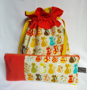 estuche y bolsita de tela con gatos de patchwork para danza o para merienda