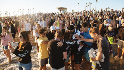 Kebangkitan Rohani di Pantai California Menarik Ratusan Orang Kepada Kristus, Mirip 'Jesus People Movement'