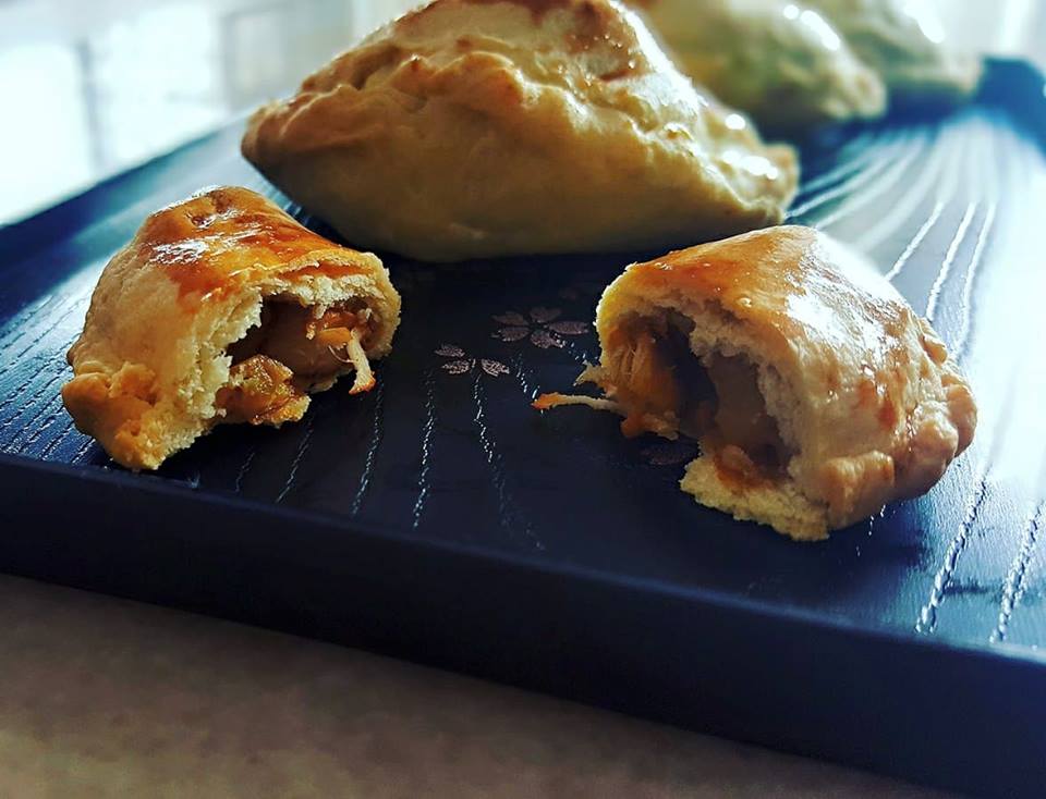 BAKED CURRY PUFFS （SUPER EASY AND HEALTHY VERSION) 烘烤咖哩角 （健康简易版）