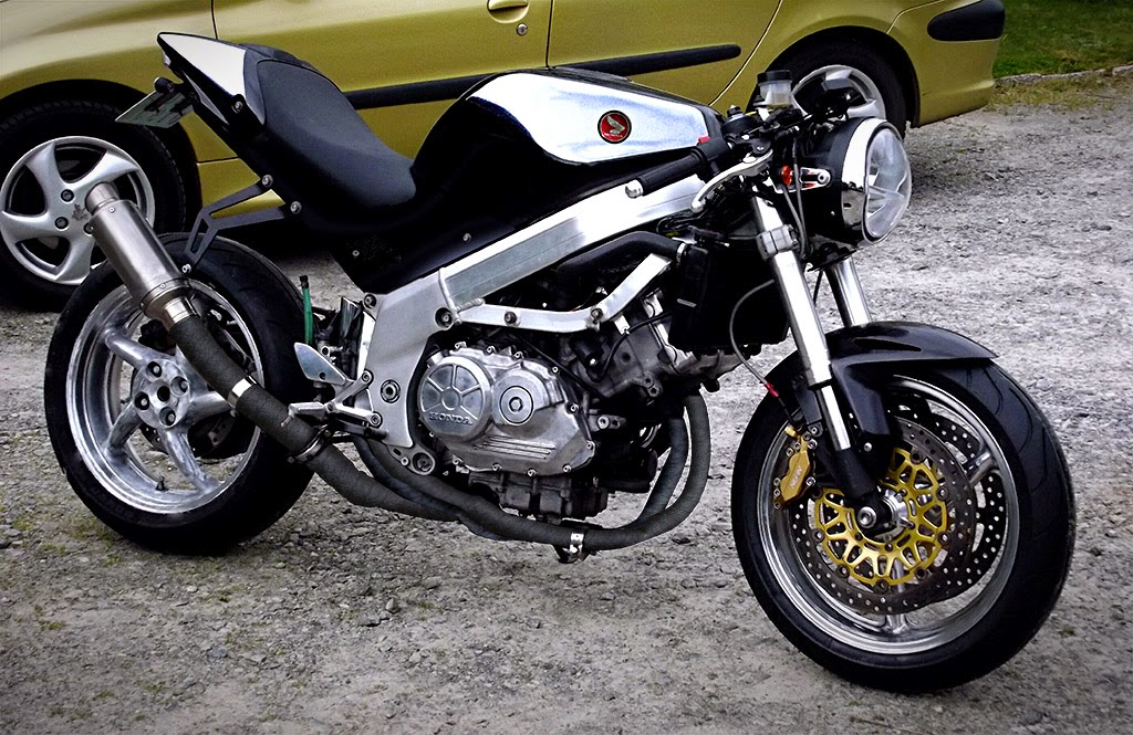Honda VFR 750 RC36 Cafe Racer | 99garage | Cafe Racers Customs Passion