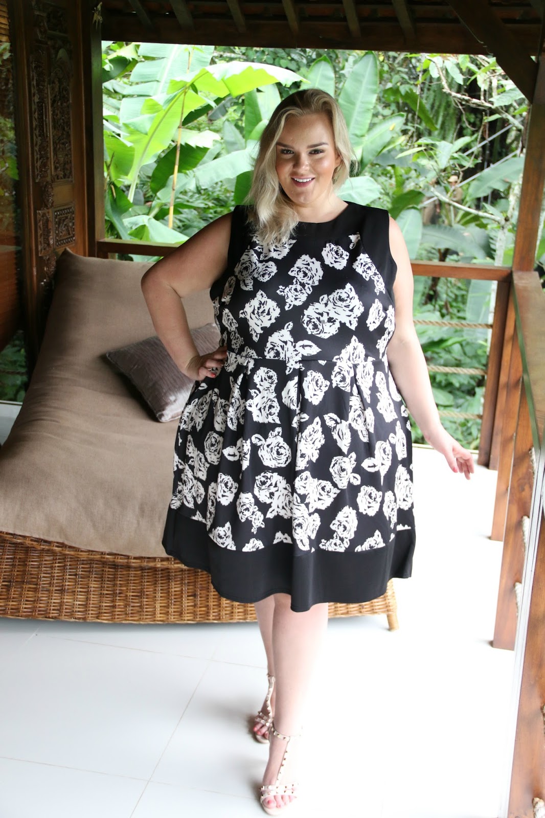 Plus size clothing uk blogger praslin monochrome floral dress