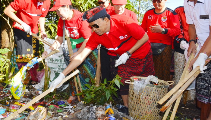 Gerakan Bali Bersih Berhasil Angkat Puluhan Ribu Kg Sampah Plastik