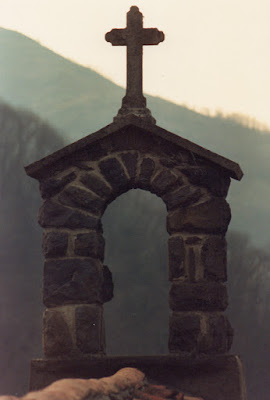 Capilla de la Virgen de las Nieves en Murias de Aller. Foto de Ángel Bravo en 1988